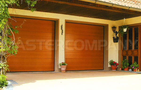 Фото 2: коричневые гаражные ворота